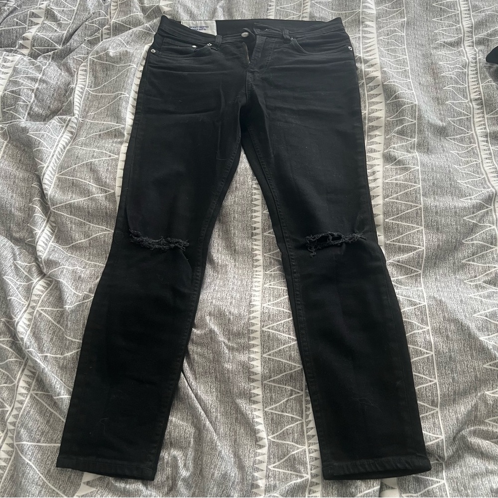 H&M men’s skinny jeans - black w. Knee Tears - SIZE 30
